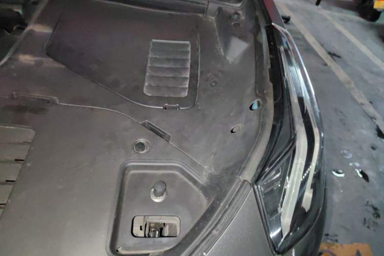 Used Lynk & Co 05 2022 2.0T Two-Wheel Drive Shine Halo Engine Bay Left