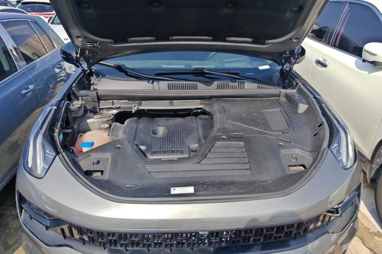 Used Lynk & Co 05 2022 2.0TD Four-Wheel Drive Dynamic Halo Engine Bay