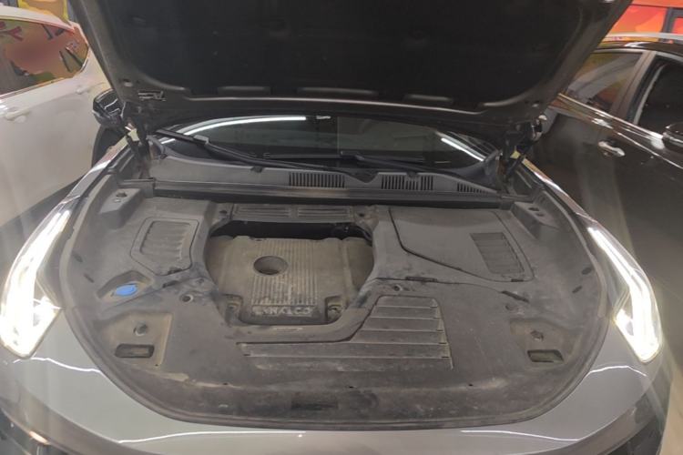 Used Lynk & Co 05 2022 2.0TD Four-Wheel Drive Dynamic Halo Engine Bay