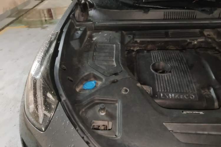 Used Lynk & Co 05 2022 2.0TD Four-Wheel Drive Dynamic Halo Engine Bay Right
