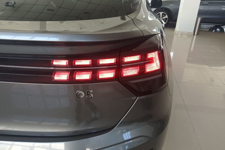 Used Lynk & Co 05 2022 2.0TD Four-Wheel Drive Dynamic Halo Exterior 2