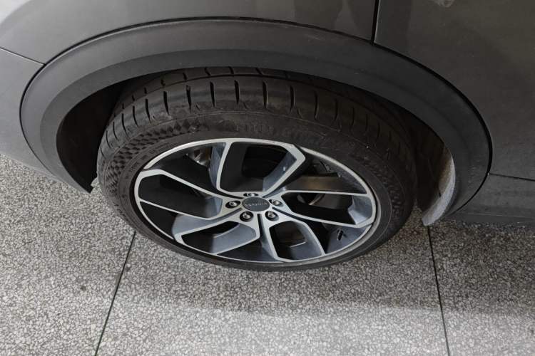 Used Lynk & Co 05 2022 2.0T Two-Wheel Drive Shine Halo Exterior 3