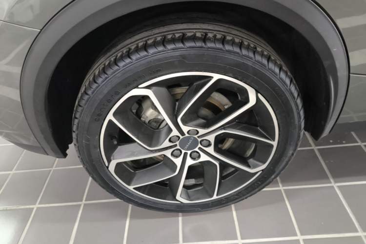 Used Lynk & Co 05 2022 2.0T Two-Wheel Drive Shine Halo Exterior 5
