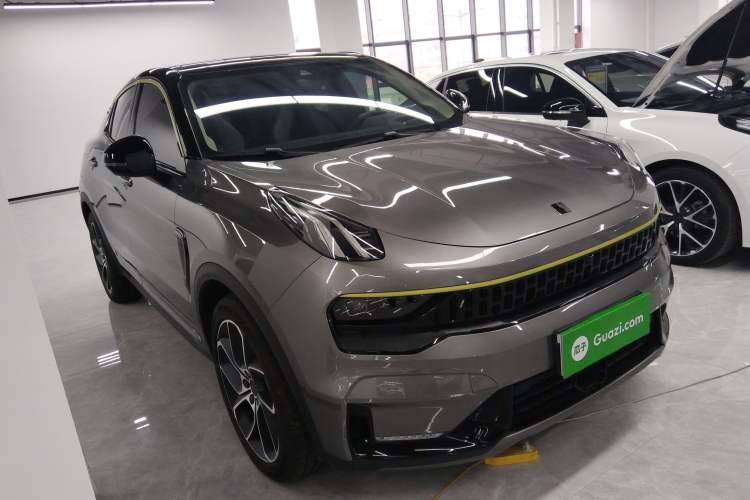 Used Lynk & Co 05 2022 2.0T Two-Wheel Drive Shine Halo Front Right 45 Deg