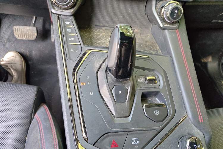 Used Lynk & Co 05 2022 2.0TD Four-Wheel Drive Dynamic Halo Gear Lever