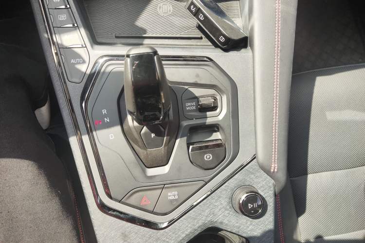 Used Lynk & Co 05 2022 2.0TD Four-Wheel Drive Dynamic Halo Gear Lever