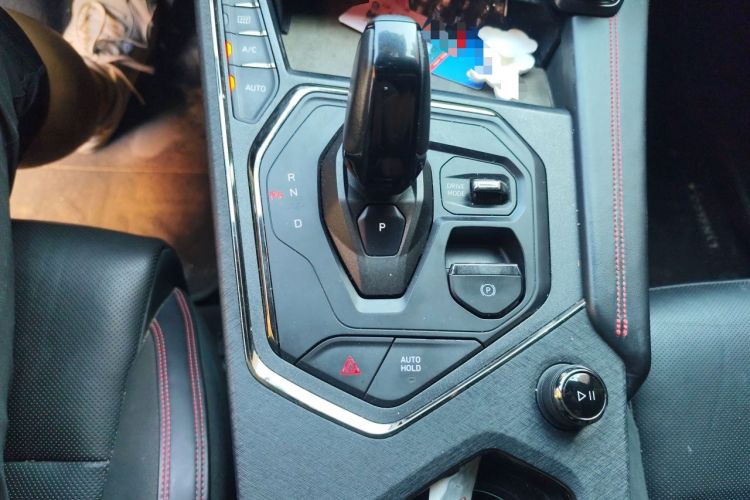 Used Lynk & Co 05 2022 2.0TD Four-Wheel Drive Dynamic Halo Gear Lever