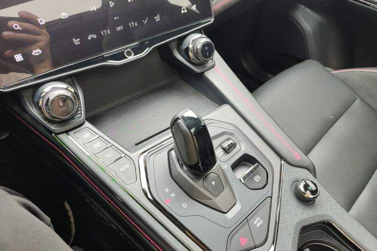 Used Lynk & Co 05 2022 2.0TD Four-Wheel Drive Dynamic Halo Gear Lever