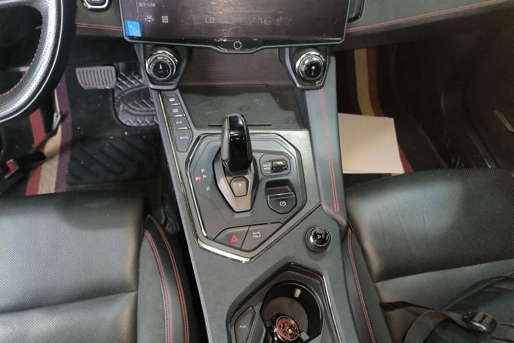 Used Lynk & Co 05 2022 2.0TD Four-Wheel Drive Dynamic Halo Gear Lever