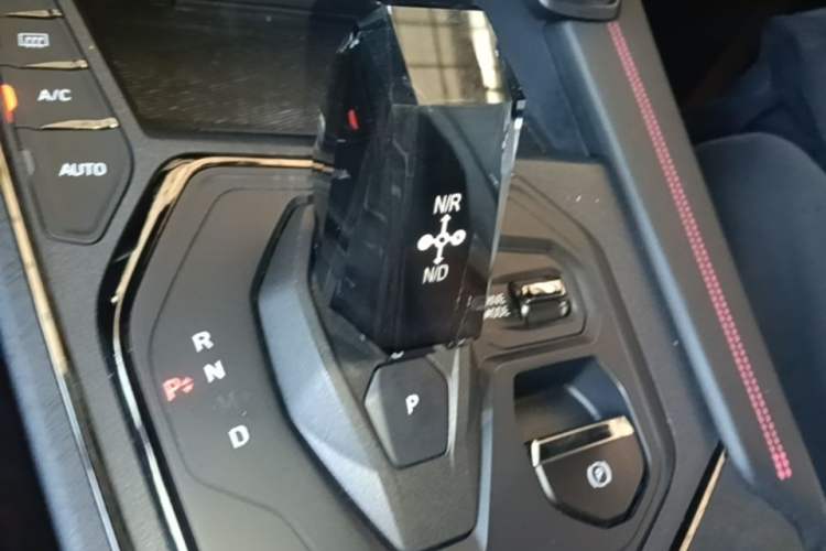 Used Lynk & Co 05 2022 2.0TD Four-Wheel Drive Dynamic Halo Gear Lever
