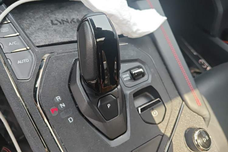 Used Lynk & Co 05 2022 2.0TD Four-Wheel Drive Dynamic Halo Gear Lever