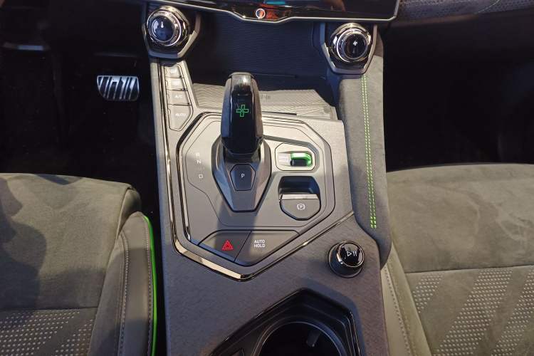 Used Lynk & Co 05 2022 05+ 2.0TD Automatic Exploration Edition Gear Lever