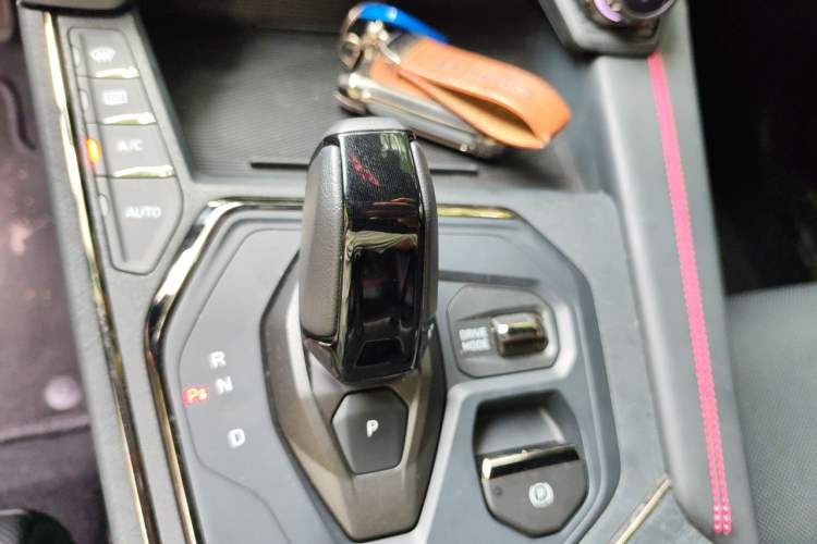 Used Lynk & Co 05 2022 2.0TD Four-Wheel Drive Dynamic Halo Gear Lever