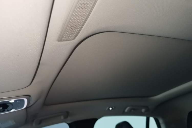 Used Lynk & Co 05 2022 2.0T Two-Wheel Drive Shine Halo Headliner