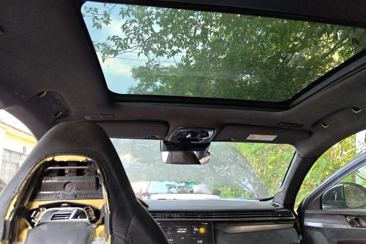 Used Lynk & Co 05 2022 2.0TD Four-Wheel Drive Dynamic Halo Headliner