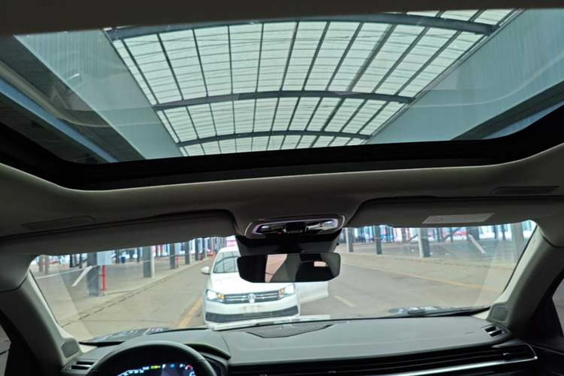 Used Lynk & Co 05 2022 2.0T Two-Wheel Drive Shine Halo Headliner