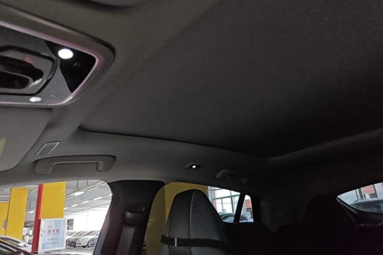 Used Lynk & Co 05 2022 2.0T Two-Wheel Drive Shine Halo Headliner