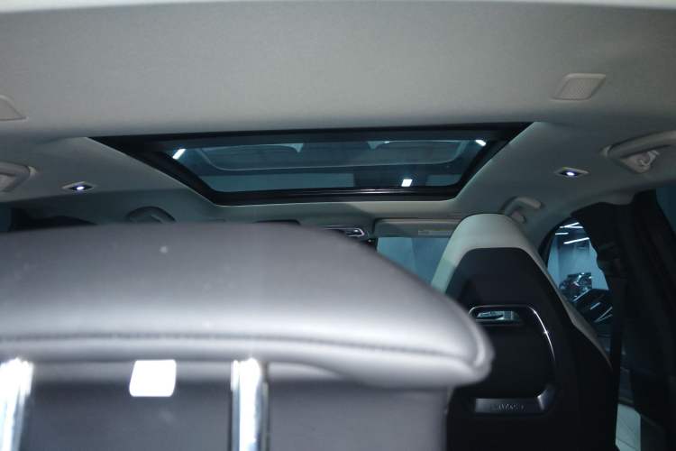 Used Lynk & Co 05 2022 2.0T Two-Wheel Drive Shine Halo Headliner