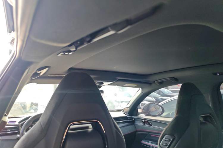 Used Lynk & Co 05 2022 2.0TD Four-Wheel Drive Dynamic Halo Headliner