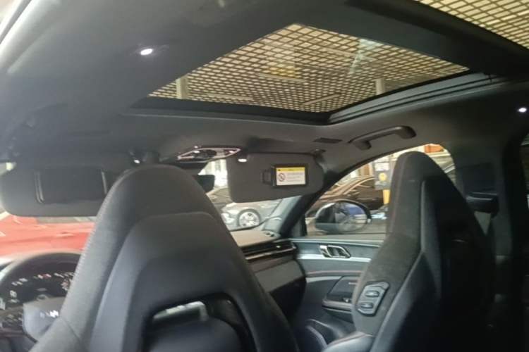 Used Lynk & Co 05 2022 2.0TD Four-Wheel Drive Dynamic Halo Headliner
