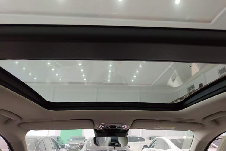 Used Lynk & Co 05 2022 2.0T Two-Wheel Drive Shine Halo Headliner