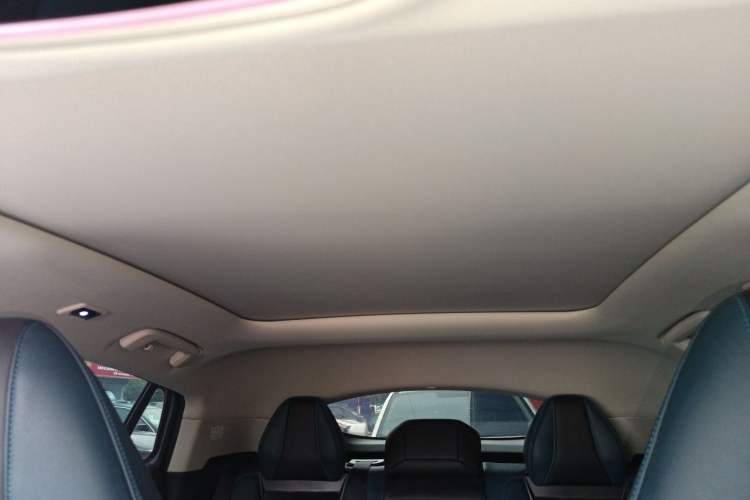 Used Lynk & Co 05 2022 2.0T Two-Wheel Drive Shine Halo Headliner
