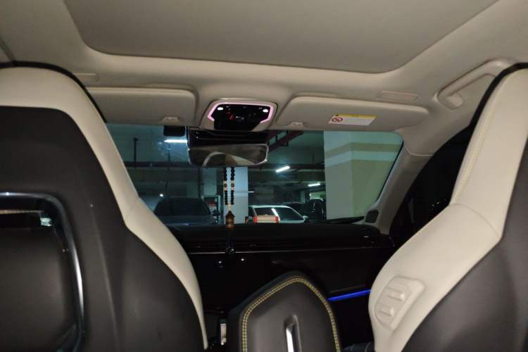 Used Lynk & Co 05 2022 2.0T Two-Wheel Drive Shine Halo Headliner