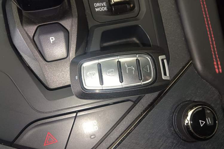 Used Lynk & Co 05 2022 2.0TD Four-Wheel Drive Dynamic Halo Interior 1