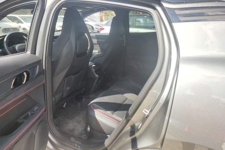 Used Lynk & Co 05 2022 2.0TD Four-Wheel Drive Dynamic Halo Interior 1