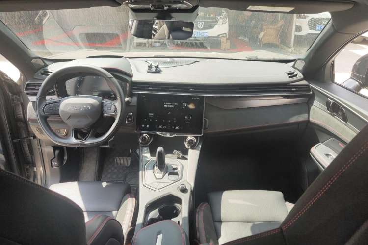 Used Lynk & Co 05 2022 2.0TD Four-Wheel Drive Dynamic Halo Interior 3