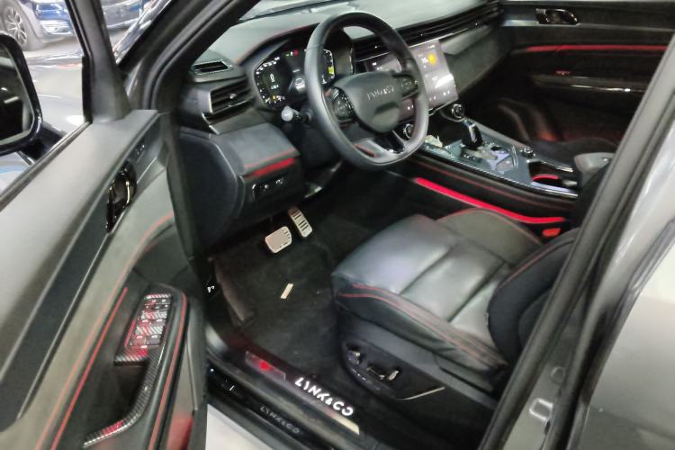 Used Lynk & Co 05 2022 2.0TD Four-Wheel Drive Dynamic Halo Interior 3