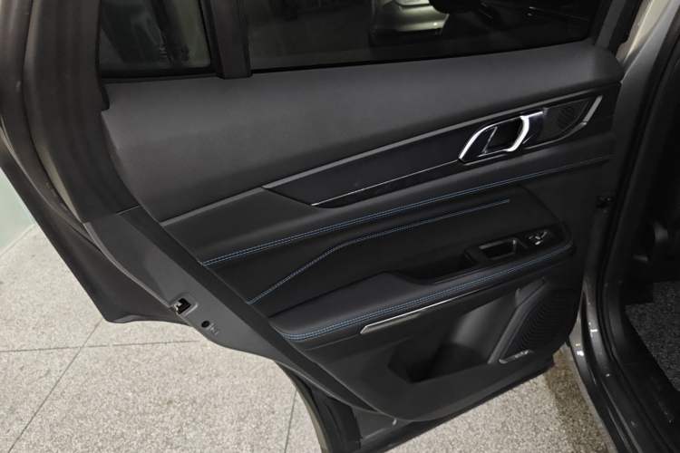 Used Lynk & Co 05 2022 2.0T Two-Wheel Drive Shine Halo Interior 8
