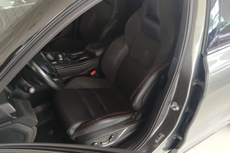 Used Lynk & Co 05 2022 2.0TD Four-Wheel Drive Dynamic Halo Left Front Seat