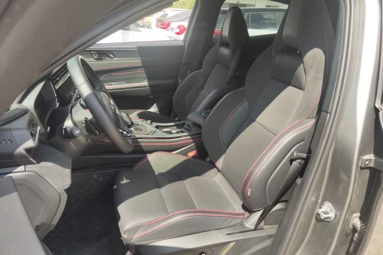 Used Lynk & Co 05 2022 2.0TD Four-Wheel Drive Dynamic Halo Left Front Seat