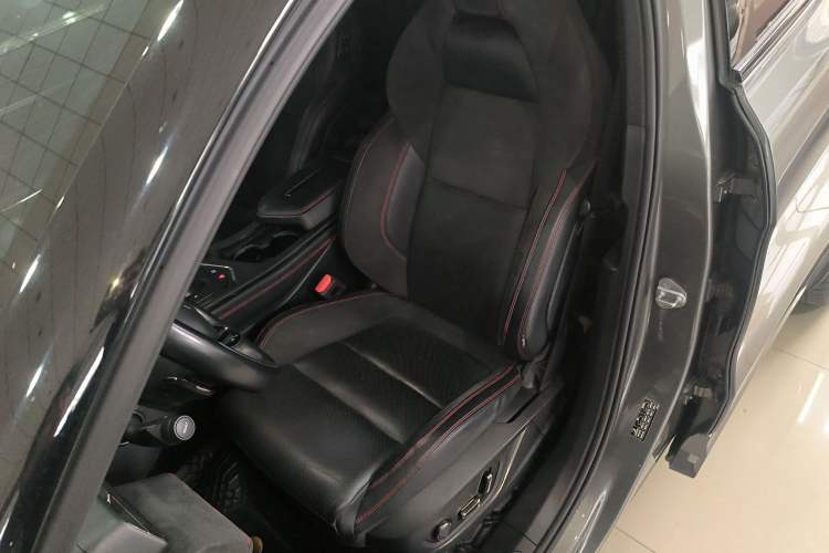 Used Lynk & Co 05 2022 2.0TD Four-Wheel Drive Dynamic Halo Left Front Seat