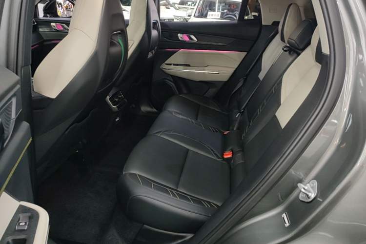 Used Lynk & Co 05 2022 2.0T Two-Wheel Drive Shine Halo Left Rear Seat