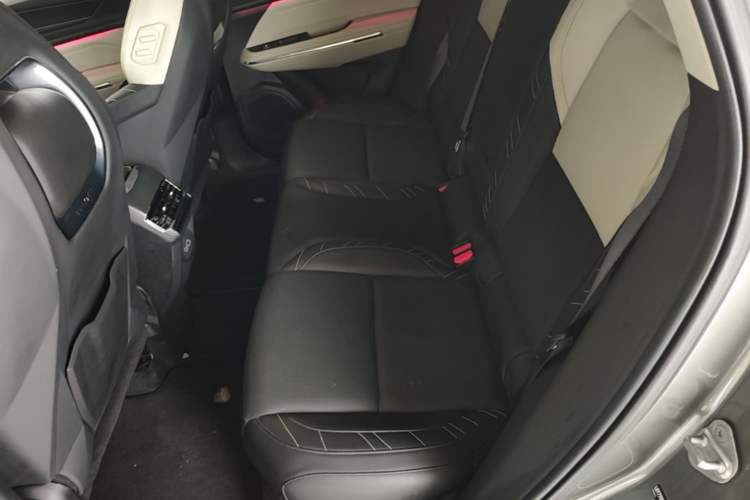 Used Lynk & Co 05 2022 2.0T Two-Wheel Drive Shine Halo Left Rear Seat