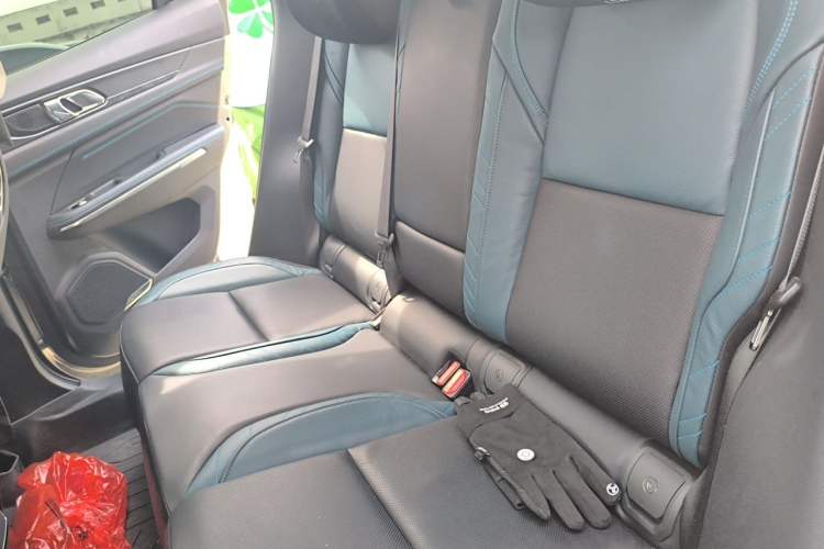 Used Lynk & Co 05 2022 2.0T Two-Wheel Drive Shine Halo Left Rear Seat