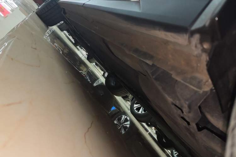 Used Lynk & Co 05 2022 2.0TD Four-Wheel Drive Dynamic Halo Left Side Sill