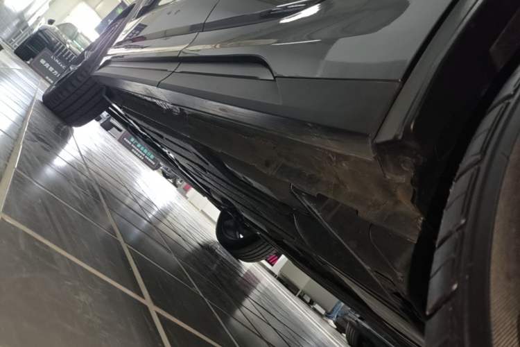 Used Lynk & Co 05 2022 2.0T Two-Wheel Drive Shine Halo Left Side Sill