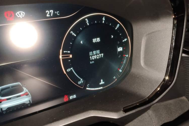 Used Lynk & Co 05 2022 2.0TD Four-Wheel Drive Dynamic Halo Odometer Close Up