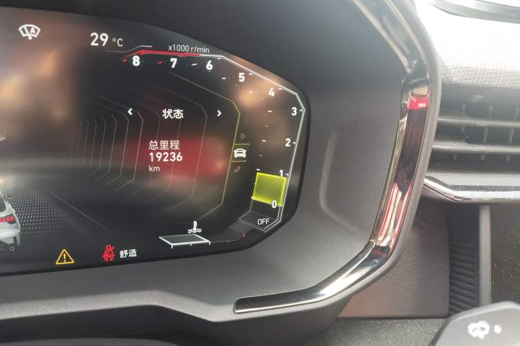 Used Lynk & Co 05 2022 2.0TD Four-Wheel Drive Dynamic Halo Odometer Close Up