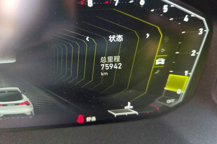 Used Lynk & Co 05 2022 2.0TD Four-Wheel Drive Dynamic Halo Odometer Close Up