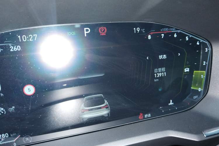 Used Lynk & Co 05 2022 2.0T Two-Wheel Drive Shine Halo Odometer Close Up