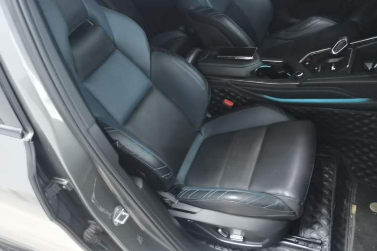 Used Lynk & Co 05 2022 2.0T Two-Wheel Drive Shine Halo Right Front Seat