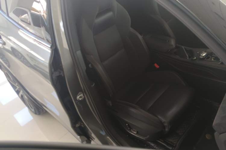 Used Lynk & Co 05 2022 2.0TD Four-Wheel Drive Dynamic Halo Right Front Seat