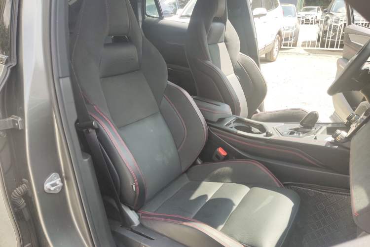 Used Lynk & Co 05 2022 2.0TD Four-Wheel Drive Dynamic Halo Right Front Seat