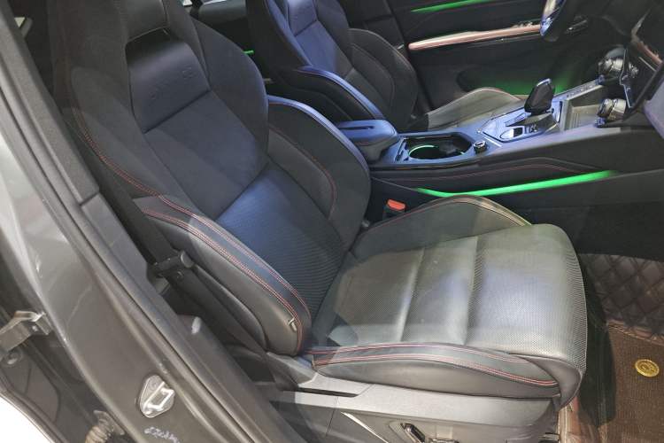 Used Lynk & Co 05 2022 2.0TD Four-Wheel Drive Dynamic Halo Right Front Seat