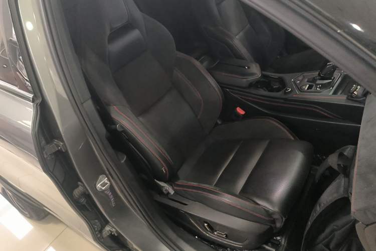 Used Lynk & Co 05 2022 2.0TD Four-Wheel Drive Dynamic Halo Right Front Seat