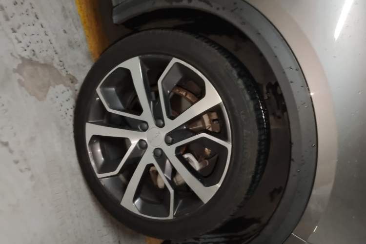 Used Lynk & Co 05 2022 2.0TD Four-Wheel Drive Dynamic Halo Right Front Wheel Hub